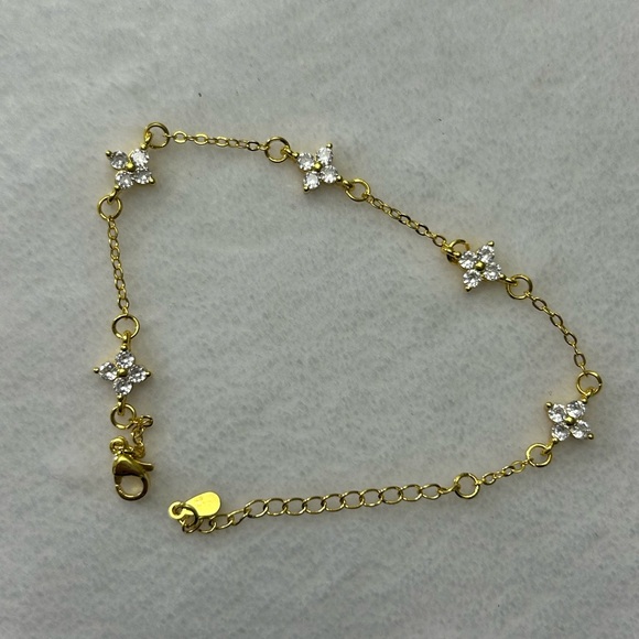 Dainty Gold Star Bracelet. New. - Picture 5 of 6